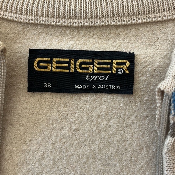 Geiger wool knit jacket.  Zip front. Size M. Pattern on front/cream solid back - Picture 6 of 6